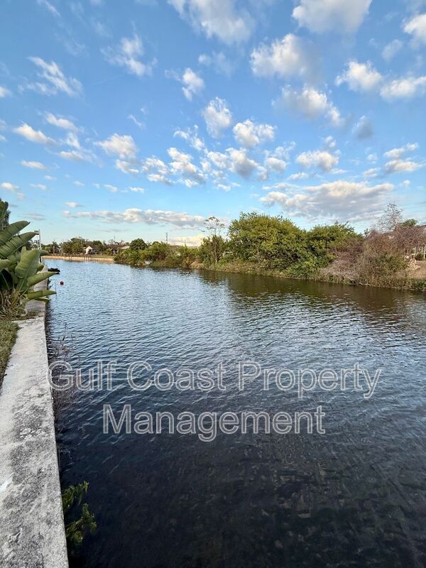Building Photo - 2436 Abscott St