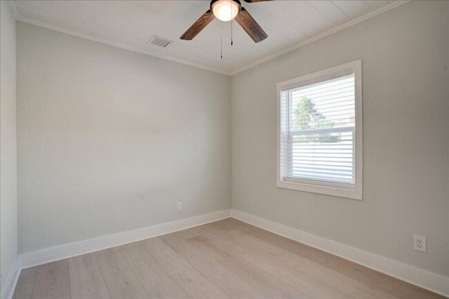 Building Photo - 320 NW 6th Ave