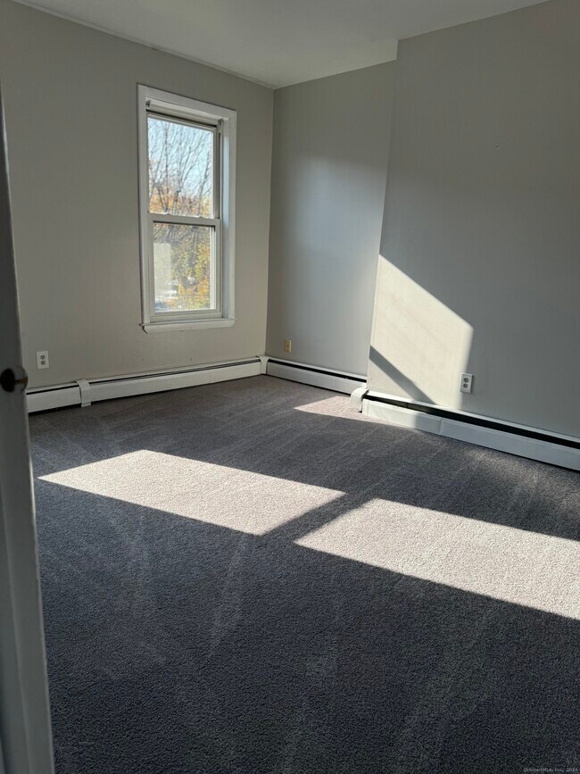 Building Photo - 277 Portsea St