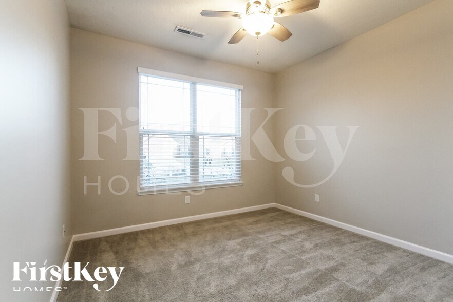 Building Photo - 1341 Blackthorne Trail N