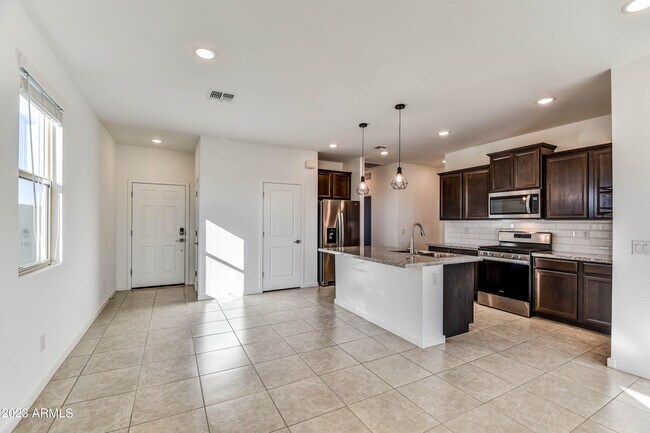 Building Photo - 37061 N Sidewinder Dr