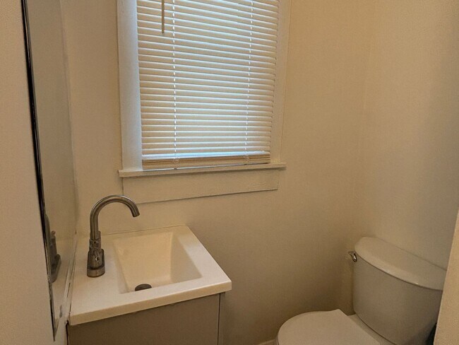 Building Photo - 2617 Shriver Ave