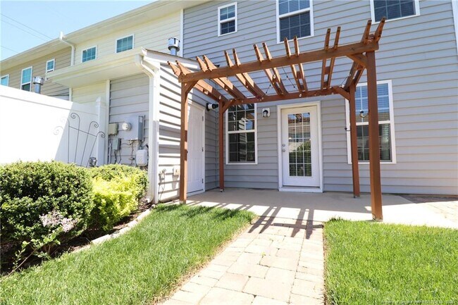 Building Photo - 408 Starkey St
