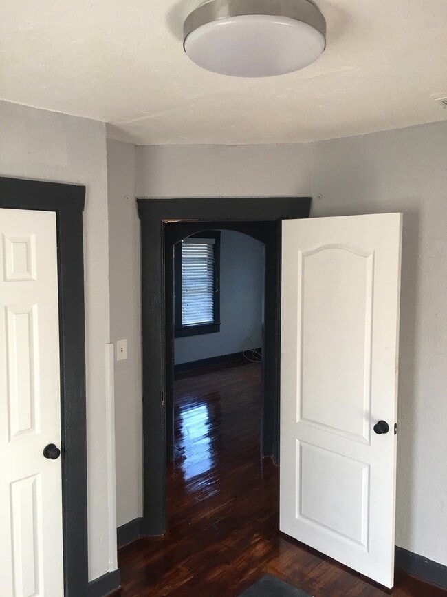 Building Photo - 207 N Albany Ave