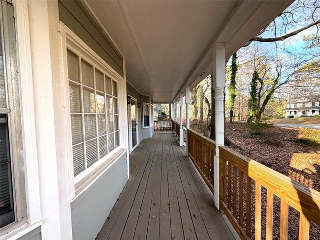 Building Photo - 1960 McEachern Manor Dr