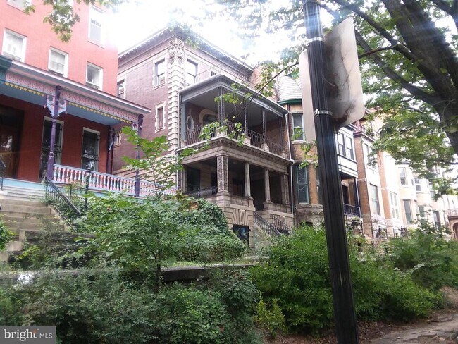 Building Photo - 2012 Mt Royal Terrace