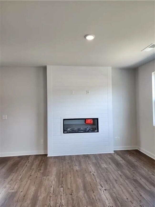 Building Photo - Spacious 3BR Townhome in Lawrenceville