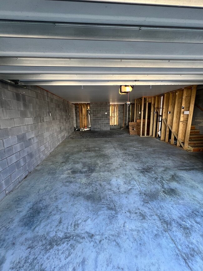 Building Photo - 575 McLernon Trce