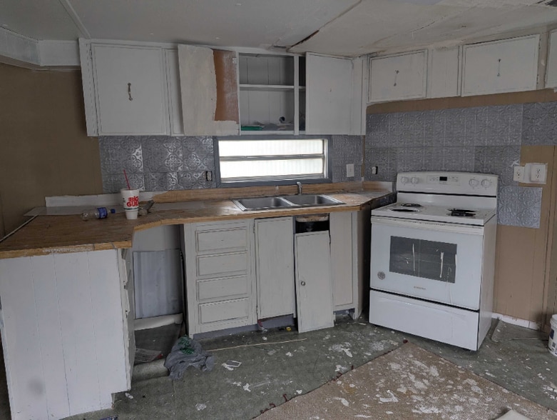 Building Photo - 2504 SW Jefferson Ave