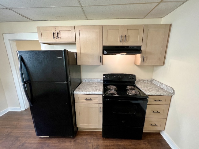 Building Photo - 1813 E Elm St