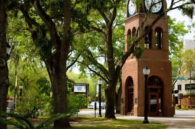 Building Photo - NOW LEASING FOR FALL 2026