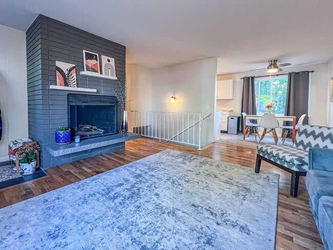 Building Photo - 4Bd/1.5Ba Seattle House