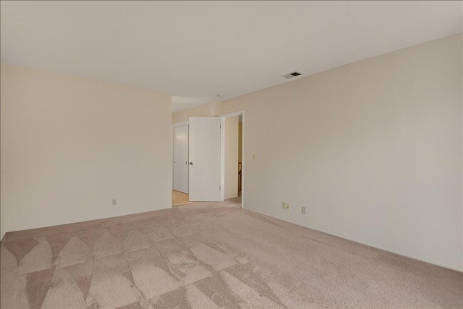 Building Photo - Remodeled 3 Bed 2.5 Bath Townhouse Sunnyvale