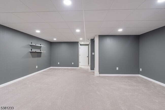 Building Photo - 15 Faxon Dr