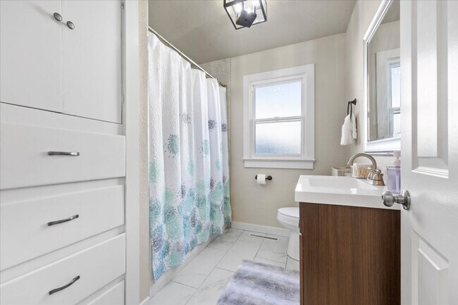 Building Photo - 2600 N 29th St