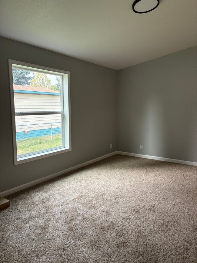 Building Photo - Beautiful, Quiet neighborhood close to dow...