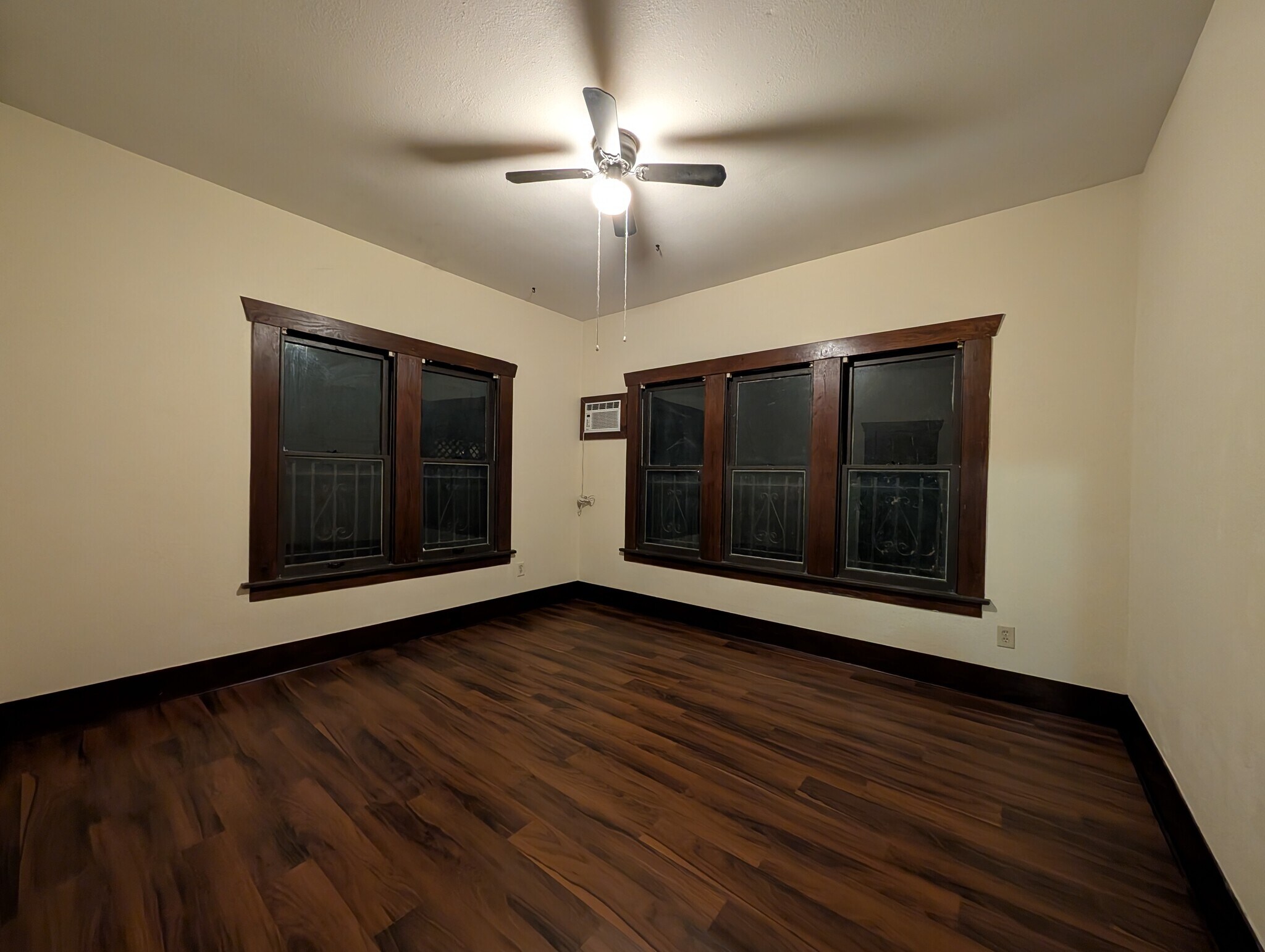 Building Photo - 1522 W Salinas St