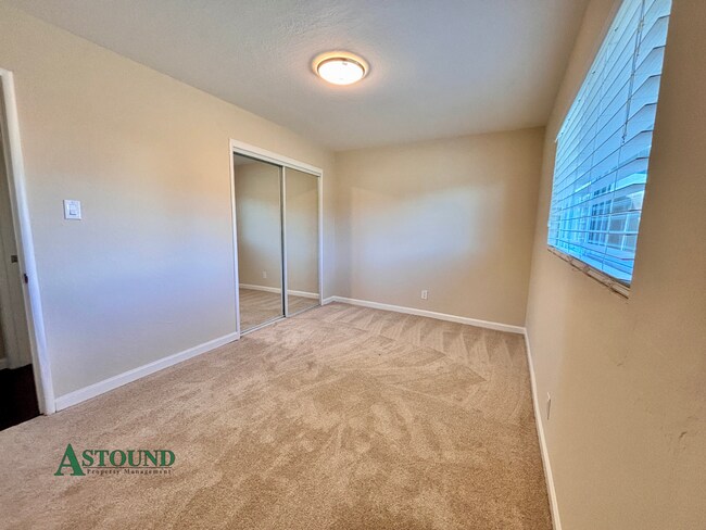 Building Photo - 2742 Broadmoor Ave