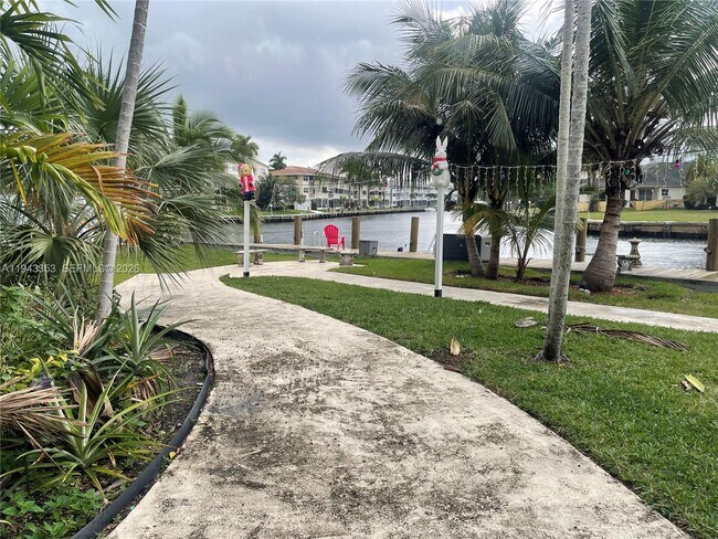 Building Photo - 455 Golden Isles Dr