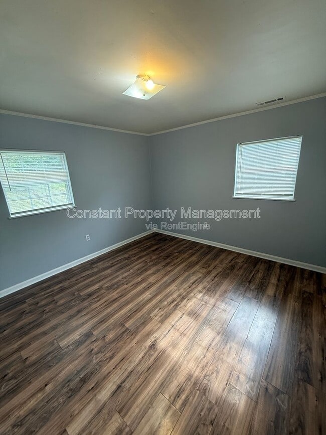 Building Photo - 1110 Dewey St