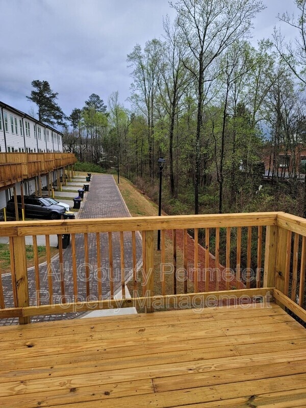 Building Photo - 30 Wren Dr