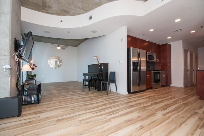 Building Photo - For Rent: Stunning 17th Floor Views of Dow...