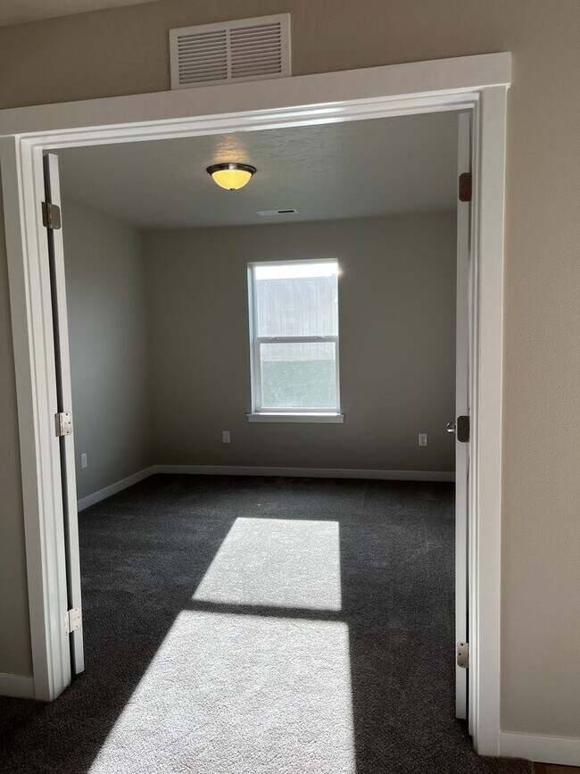 Building Photo - Never Lived in Brand New 4 bedroom 2 bathroom Home in Middleton.