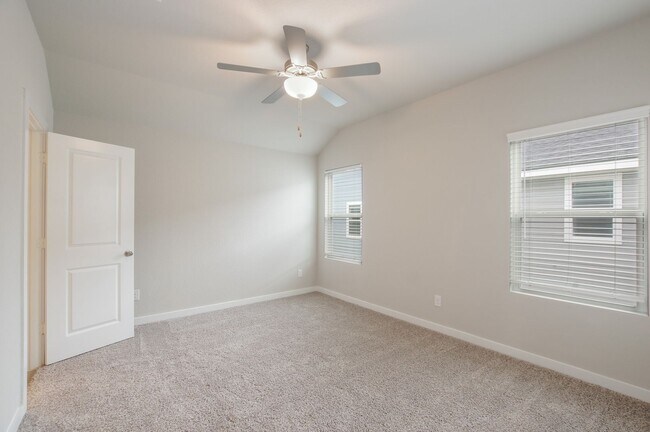 Building Photo - Town Homes At Stadium Point