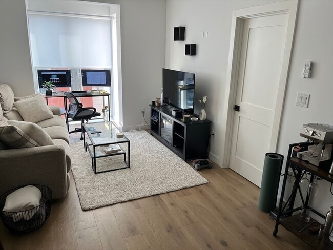 Building Photo - 144 Old Colony Ave