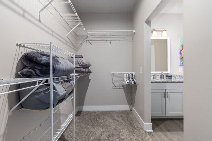 Building Photo - 3938 Pinot Dr