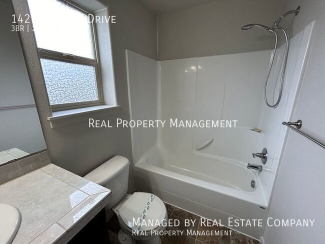 Building Photo - 1427 NE 83rd Dr