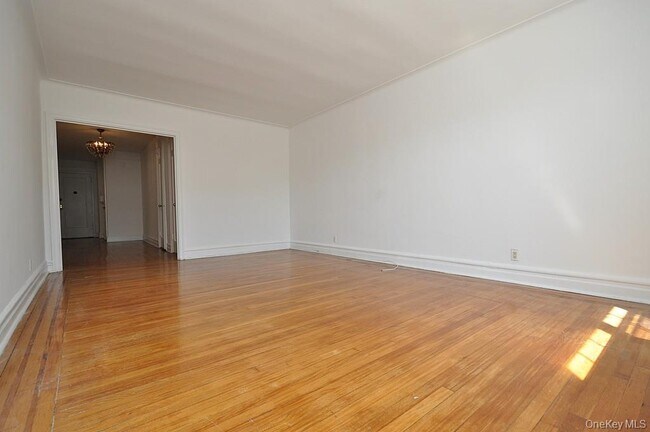 Building Photo - 105 Garth Rd