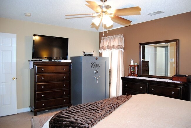 Building Photo - Wonderful Home in the Willow Lakes Community!