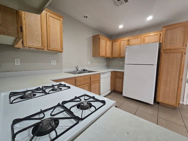 Building Photo - Lock in $1795 Off your third month rent - 3 Bedroom Home near North Las Vegas