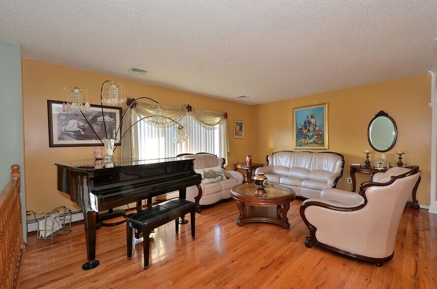 Building Photo - 1063 Mason Ct