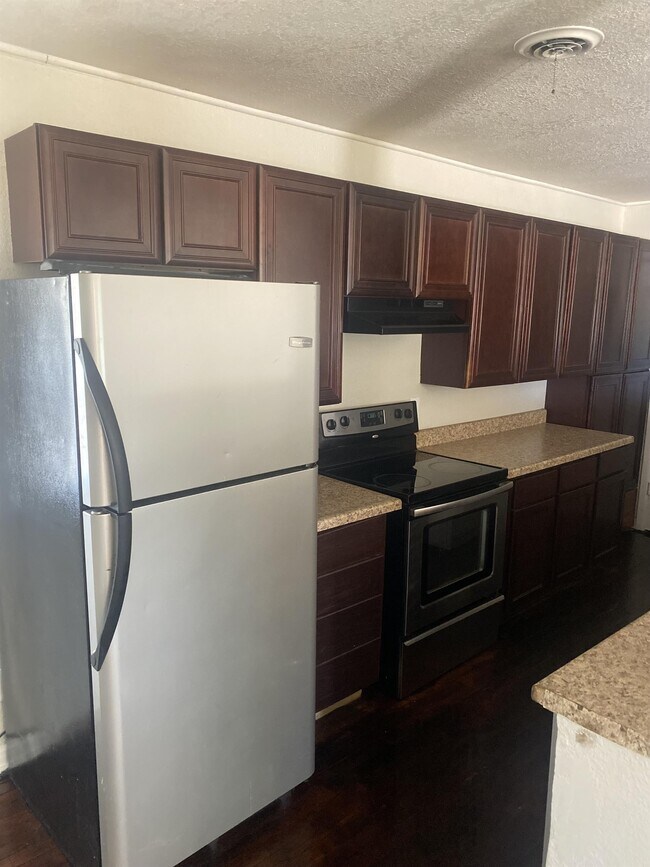 Building Photo - 119 Cox Dr