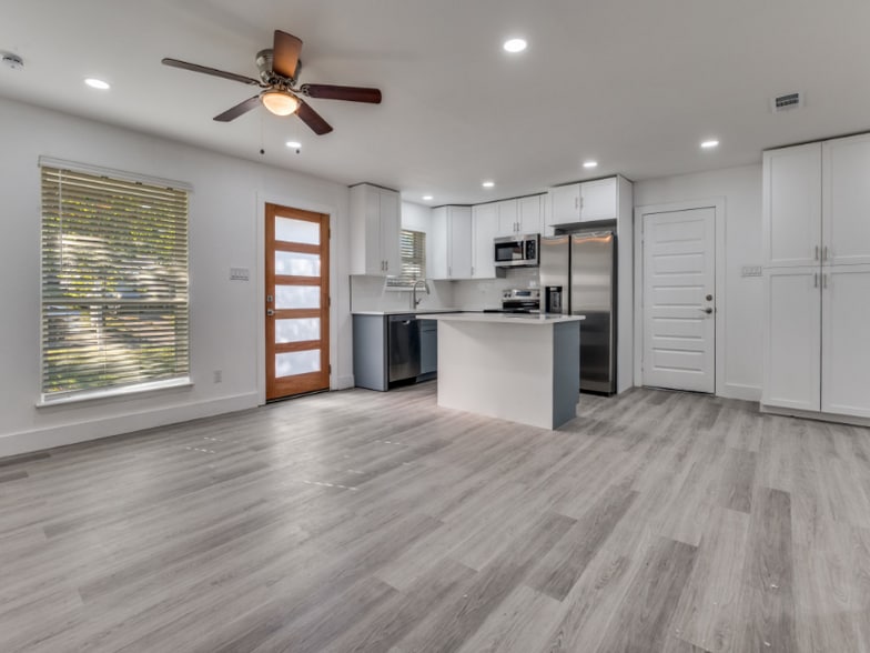 Building Photo - 715 Botany Bay Dr