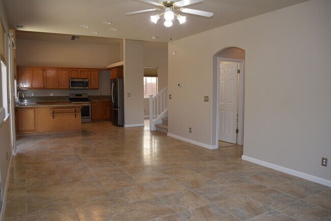 Building Photo - 1608 Poppy Cir