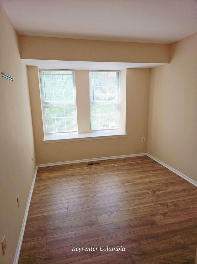 Building Photo - Beautiful 3BR Townhome in Burtonsville | Garage, Deck & Community Amenities