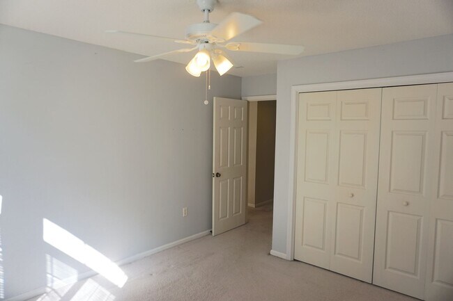 Building Photo - 5 BED | 2.5 BATH | SINGLE FAMILY HOME | BONUS ROOM | 2 CAR GARAGE