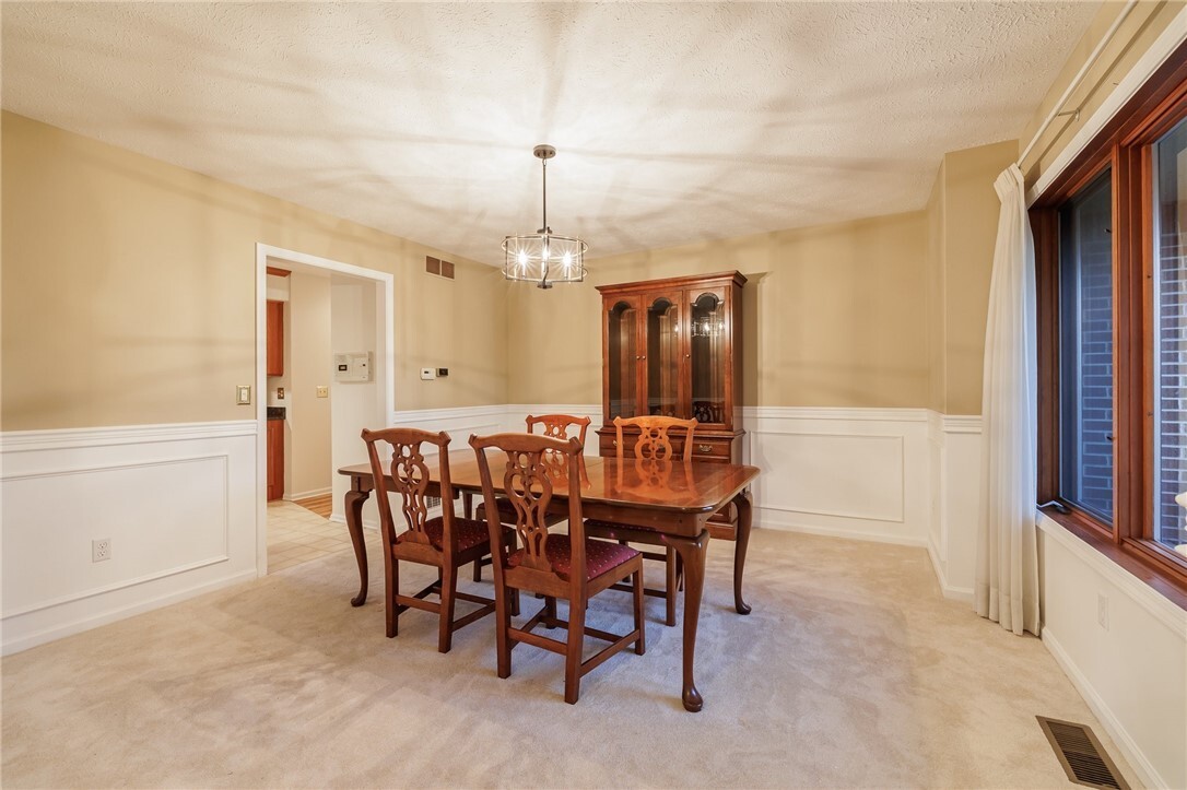 dining room - 9 Glen Valley Dr