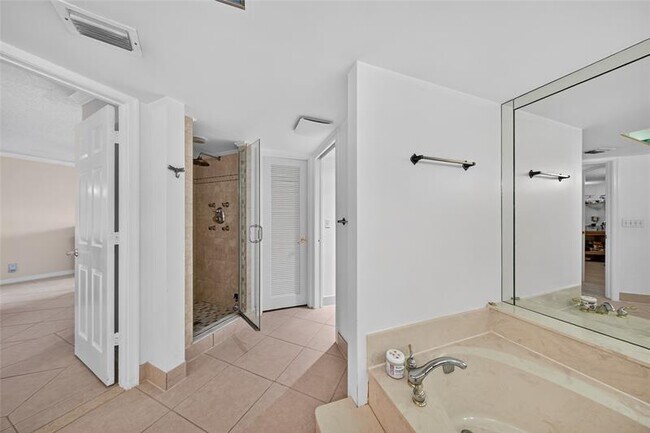 Building Photo - 800 Jeffery St