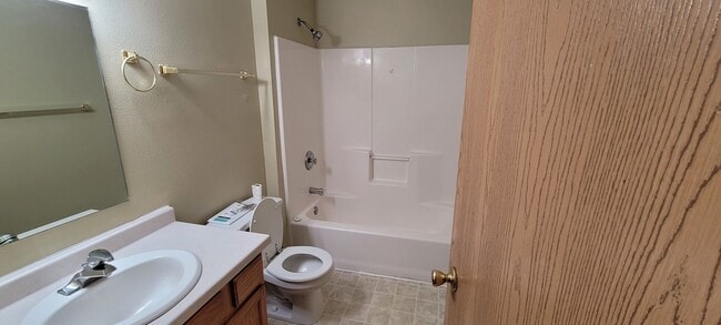 Building Photo - Large Cul-de-sac Home