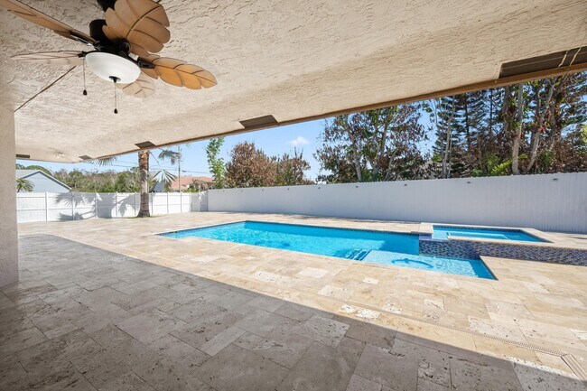 Building Photo - 5450 NW South Crisona Ct