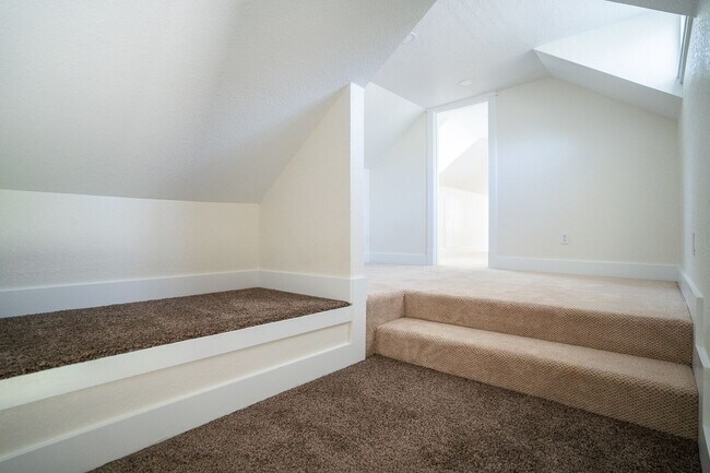 Building Photo - 3-Bedroom 2 Bath Classic Cape Cod House  (...