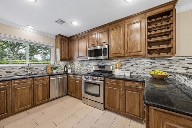 Building Photo - 1607 Willowby Dr