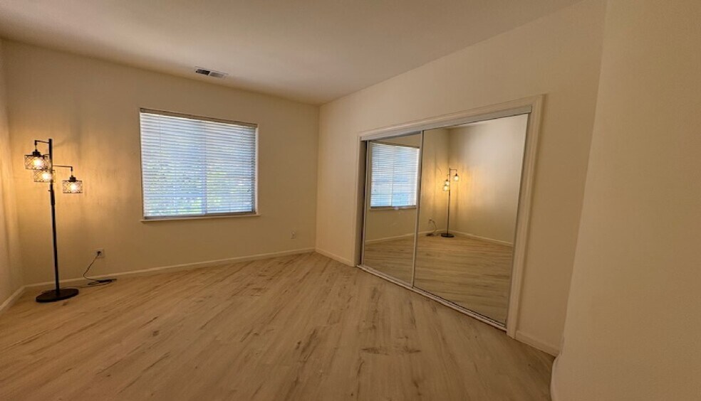 Building Photo - 5630 Highcrest Ct