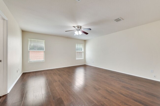 Building Photo - Charming & Spacious 3 Bedroom In North Keller