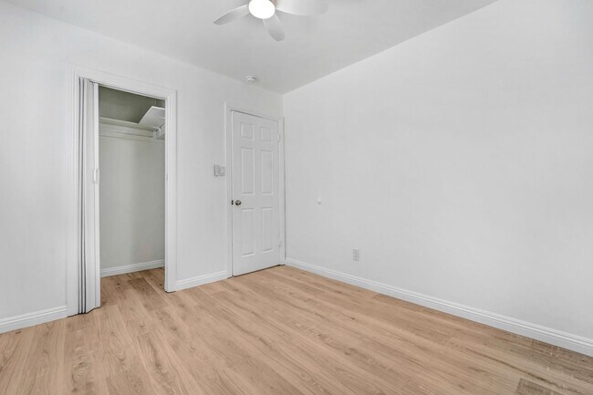 Building Photo - Lancaster 1 bedroom