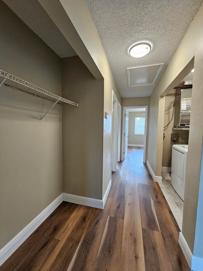 Building Photo - 4786 Orleans Ct